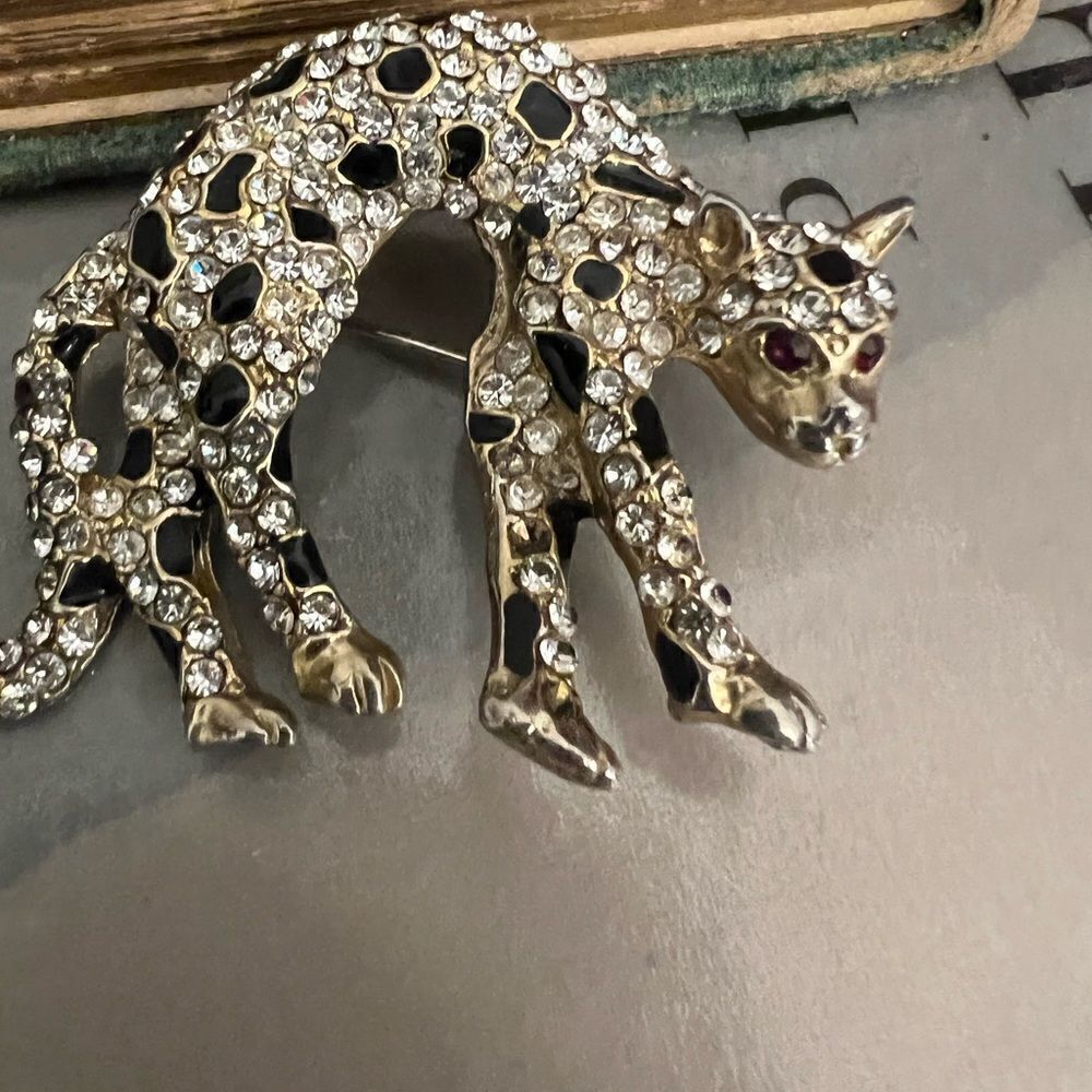 Vintage Leopard crystal rhinestone vintage silver tone scatter pin